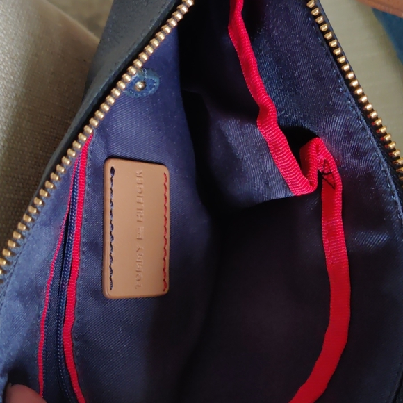 Tommy Hilfiger Cross Body Bag - Picture 6 of 6